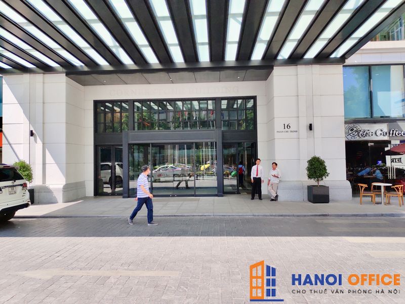 https://www.hanoi-office.com/cua_chinh_toa_nha_cornerstone.jpg