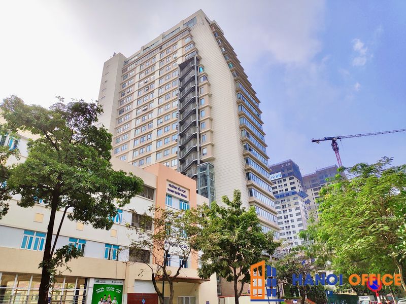 MẶT TIỀN TÒA NHÀ THĂNG LONG TOWER NHÌN TỪ NGÃ TƯ LÊ VĂN THIÊM